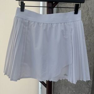 Alo Aces Tennis Skirt in White size women’s medium